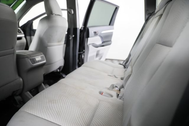 2019 Toyota Highlander LE - Photo 19