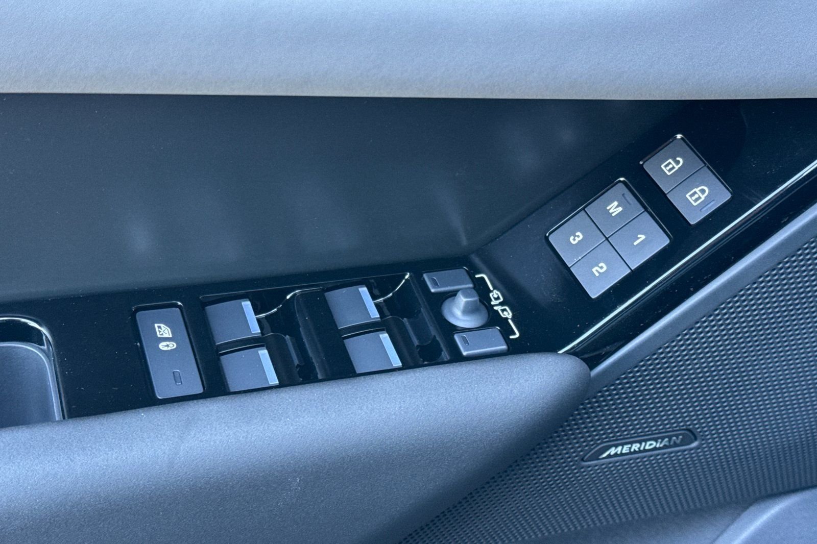 New 2026 Santorini Black Land Rover S image 11