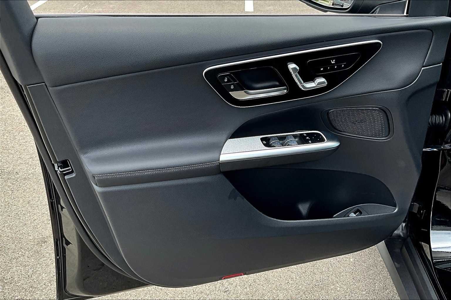2025 Mercedes-Benz GLC Base - Photo 10