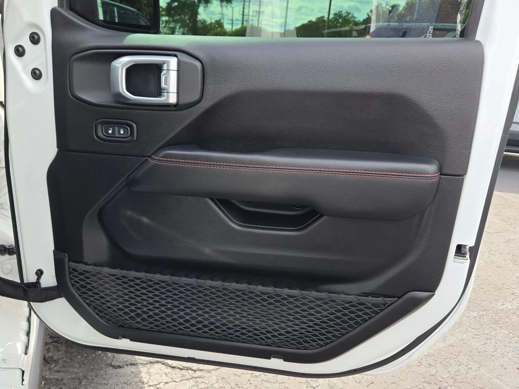 Used 2019 White Jeep Unlimited Rubicon image 8