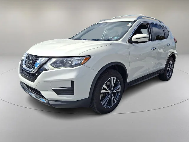 Used 2020 White Nissan SV image 3