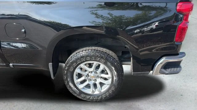 Used 2025 Black Chevrolet LT image 30