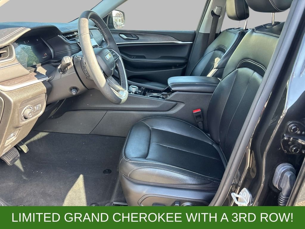 Used 2023  Jeep Limited image 8