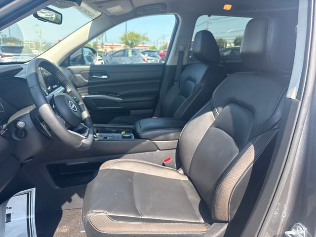 Used 2024 Gray Nissan SL image 13