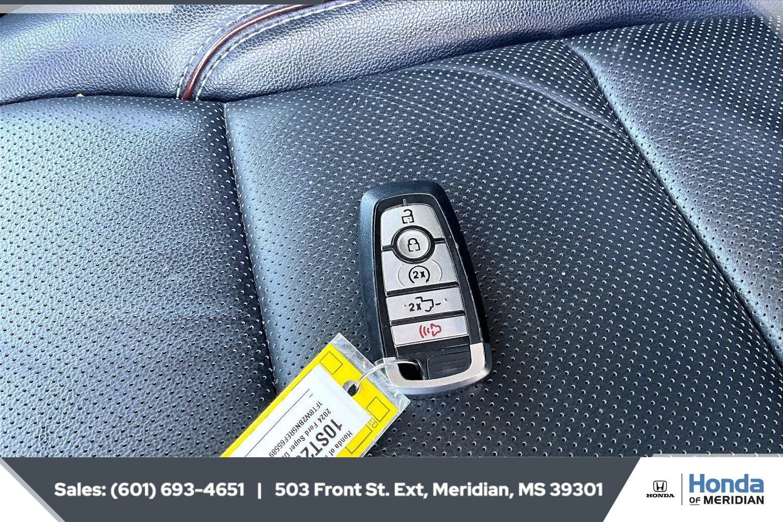 Used 2024 Star White Metallic Tri-Coat Ford LARIAT image 9