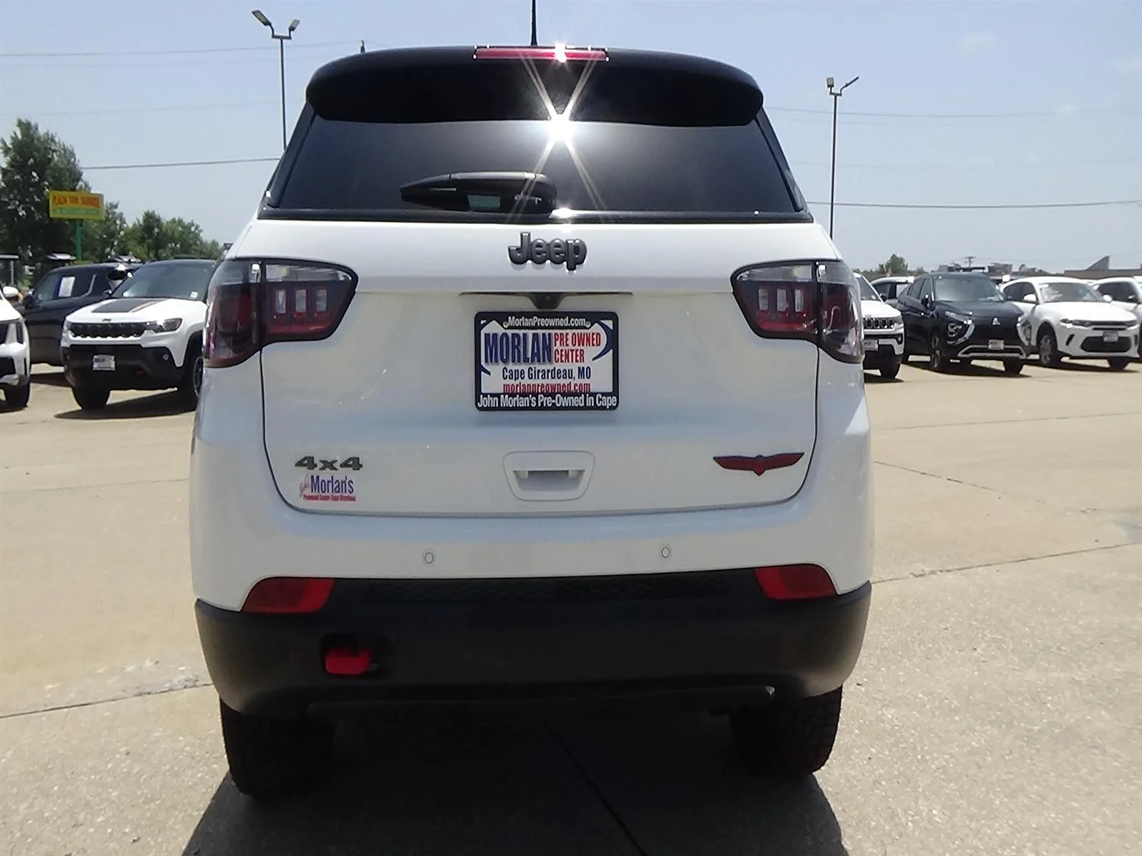 Certified Used 2025 Bright White Clear Coat (pw7) Jeep Trailhawk image 7