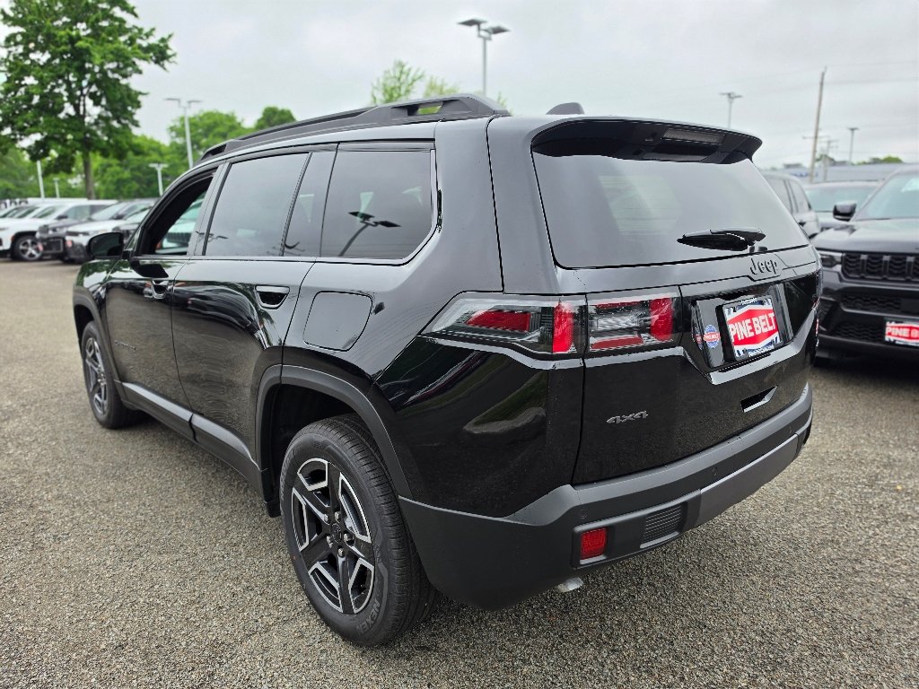 New 2026 Diamond Black Crystal Pearl-Coat Exterior Paint Jeep Laredo image 10