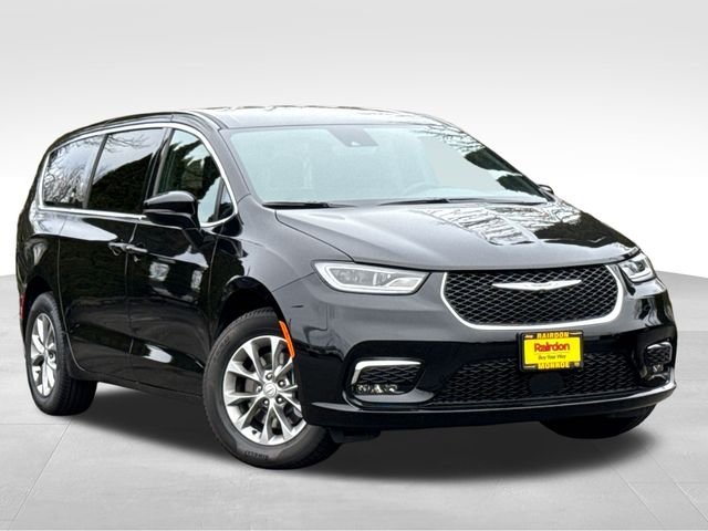 2026 Chrysler Pacifica Select AWD's photo
