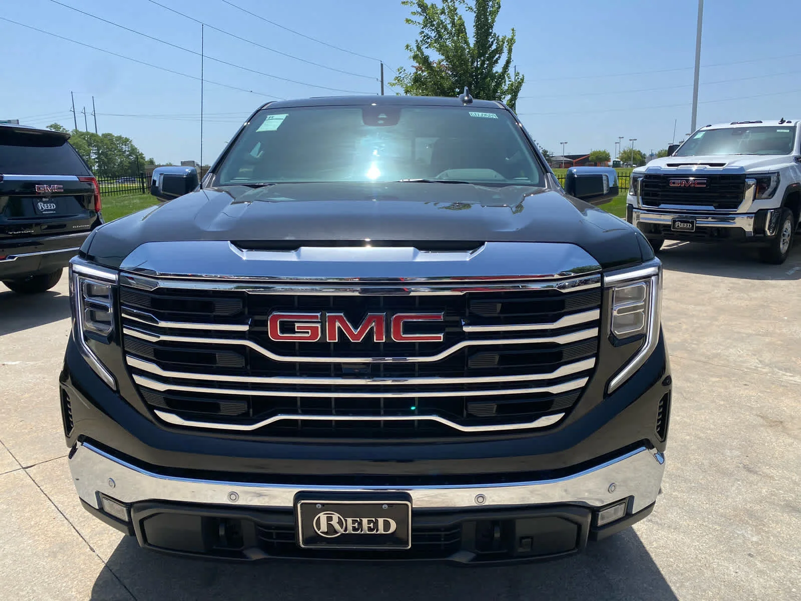 New 2026 Onyx Black GMC SLT image 2