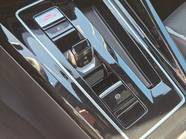 2025 Volkswagen Golf GTI SE - Photo 13