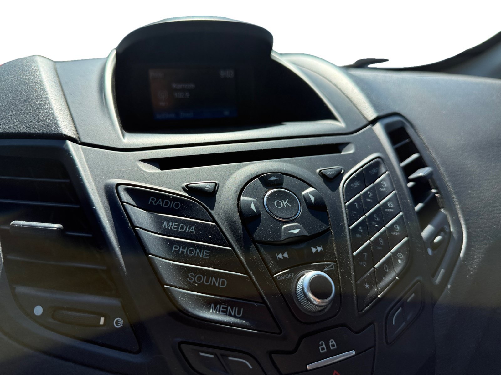 Used 2019 Lightning Blue Metallic Ford SE image 12