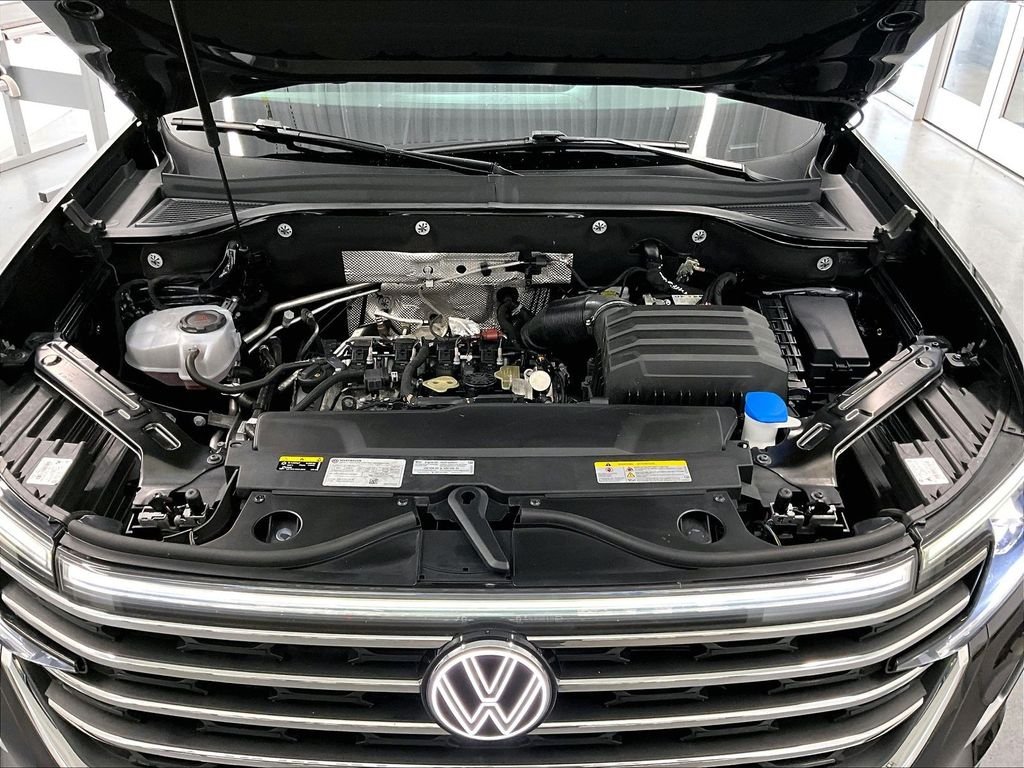 Used 2025 Black Volkswagen 2.0T SE w/Technology image 30