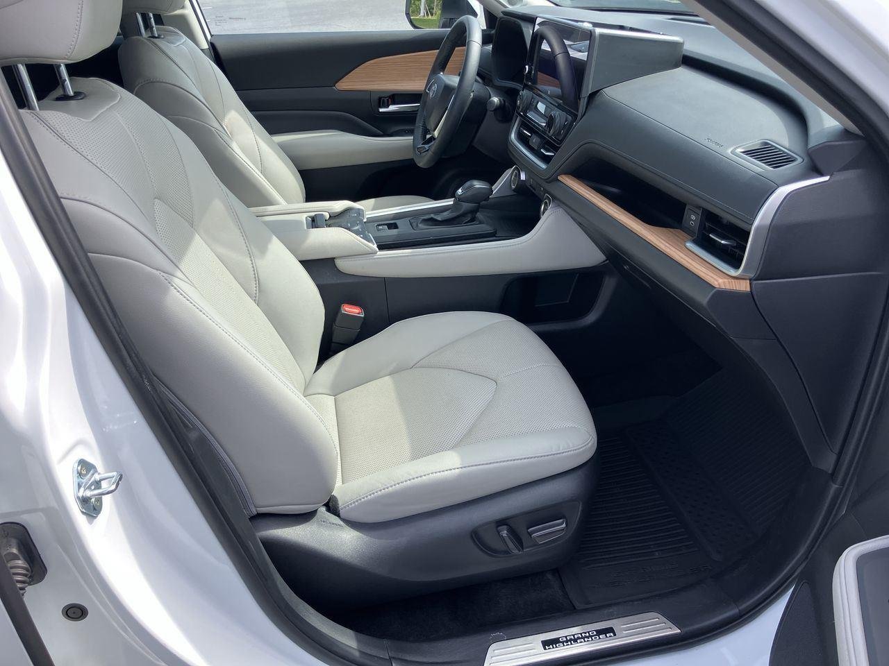 Used 2025 White (Wind Chill Pearl) Toyota Limited image 39