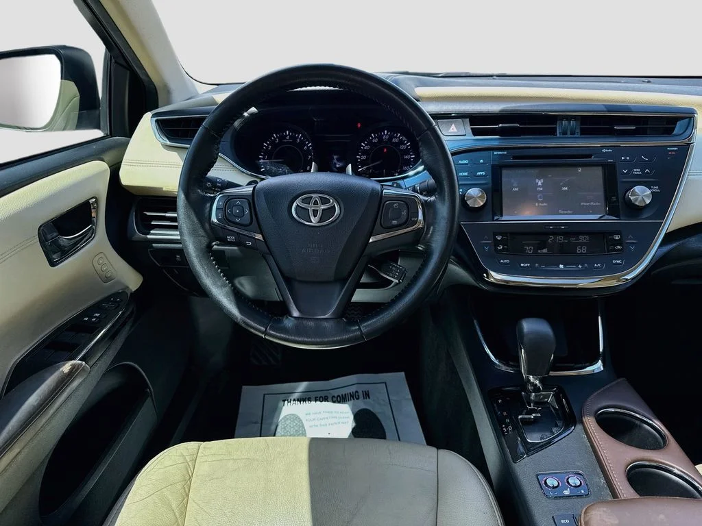 Used 2016 White Toyota XLE Premium image 27