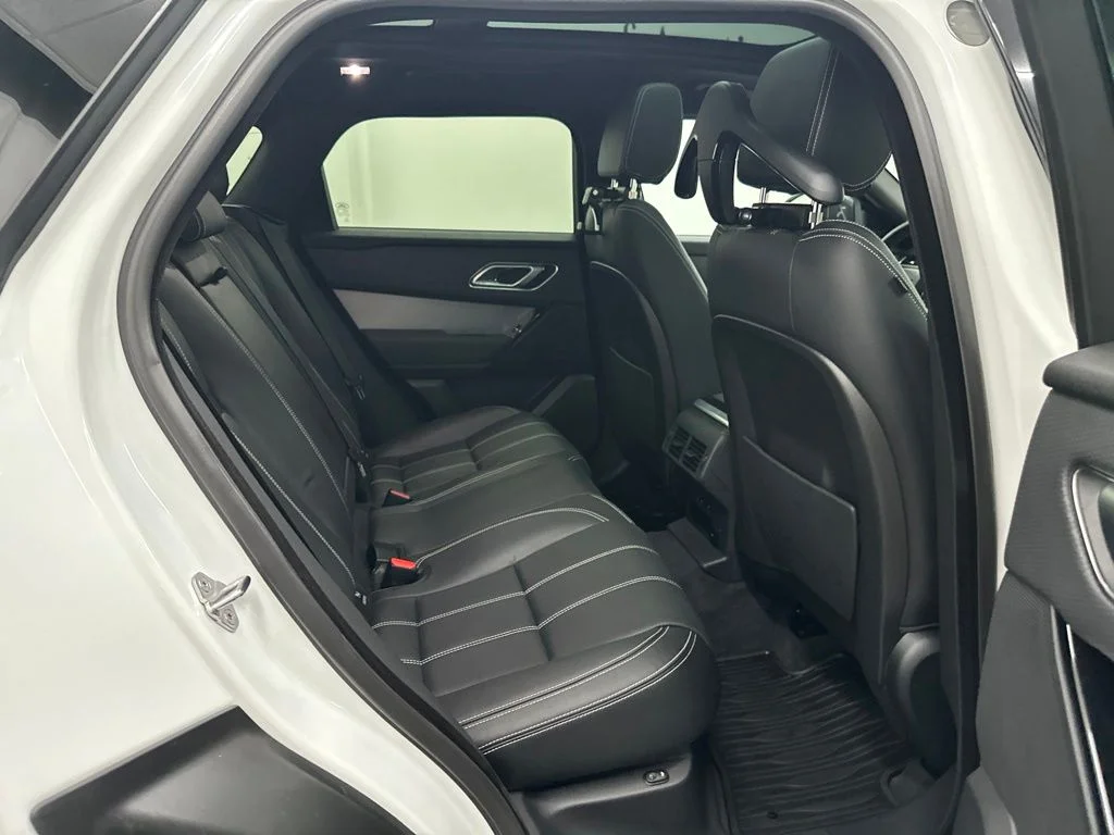 Used 2023 White Land Rover R-Dynamic S MHEV image 24