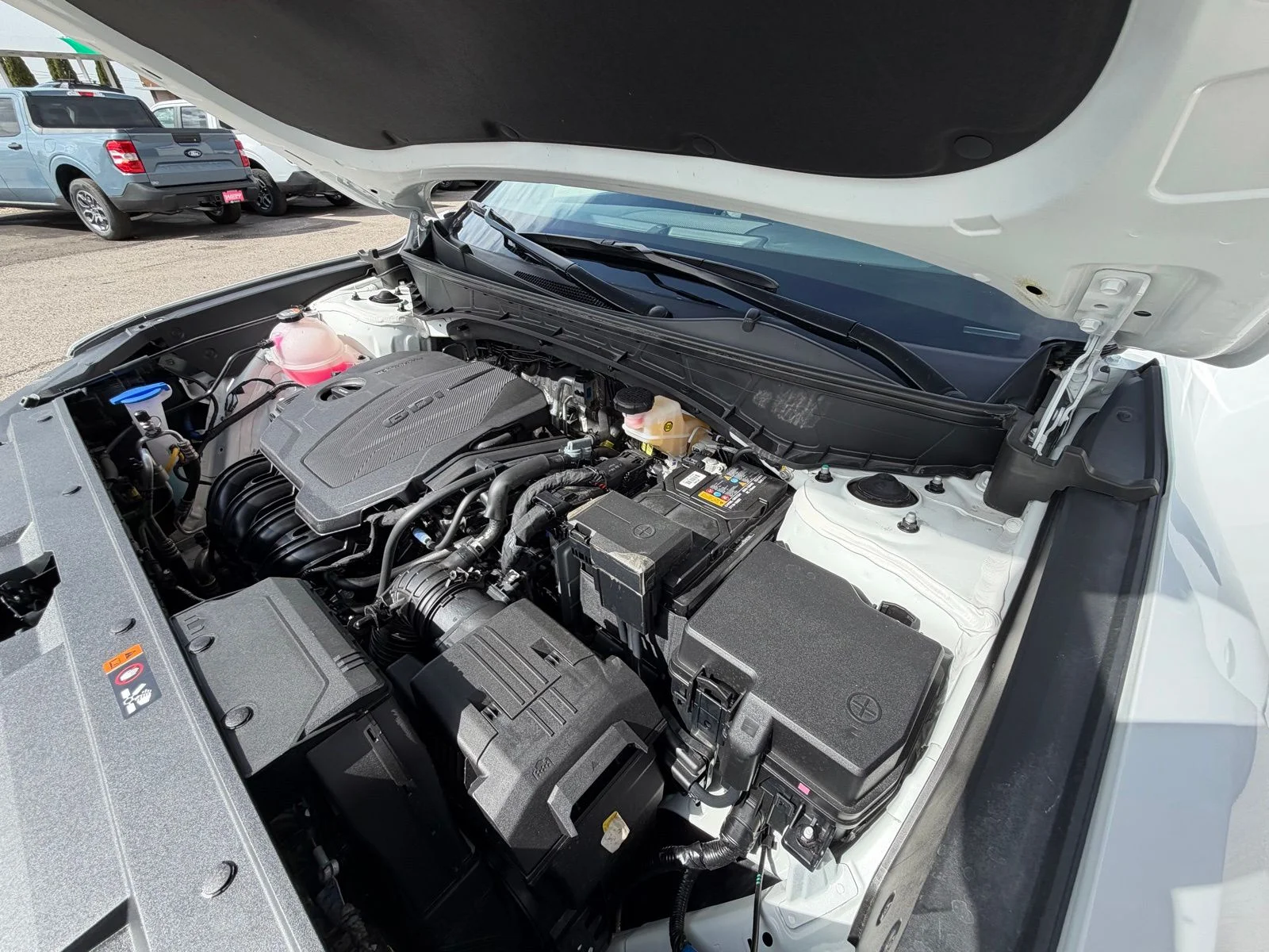 Used 2025 White Hyundai SEL image 32