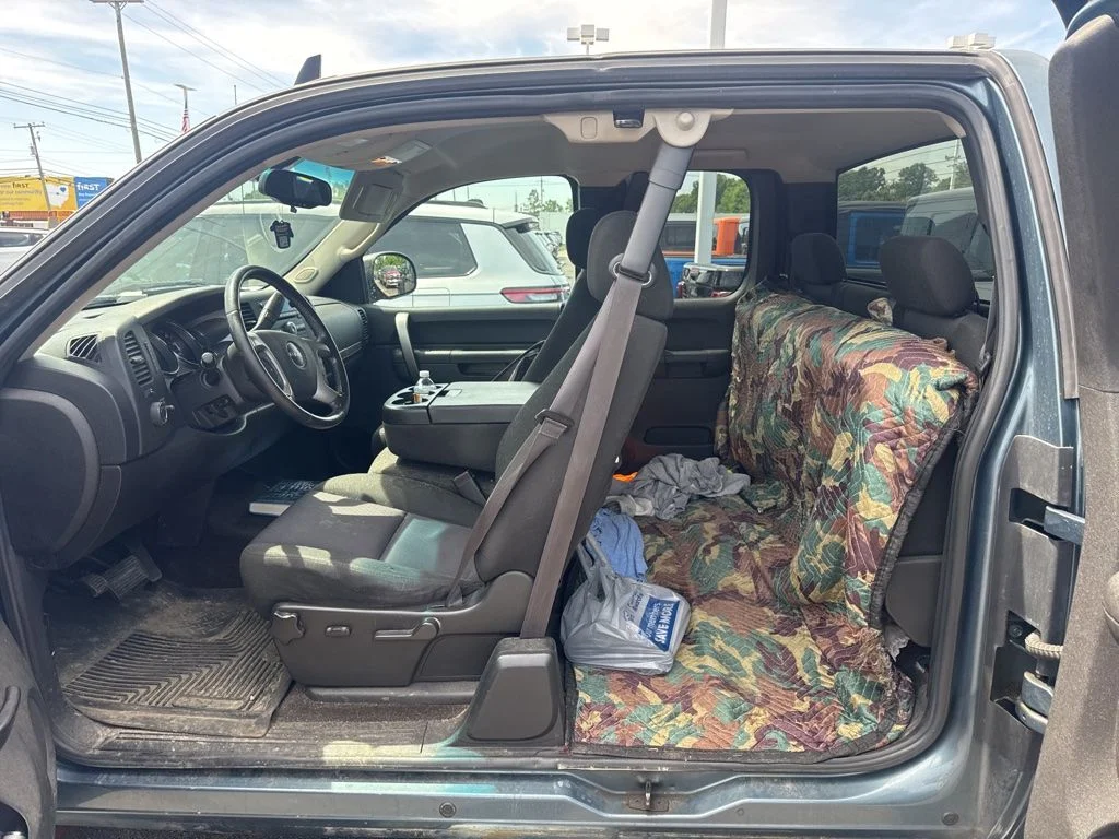 Used 2011 Gray GMC SLE image 3