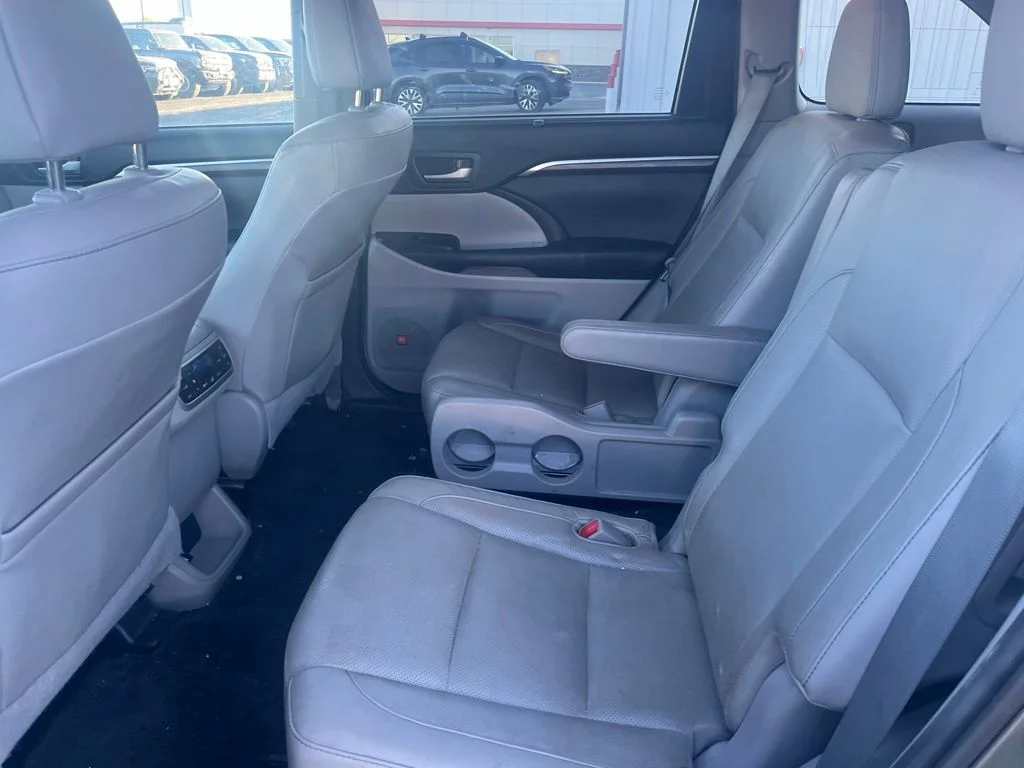 Used 2015 Jade Metallic Toyota Limited Platinum V6 image 12