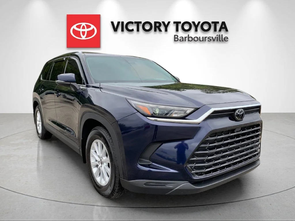 Used 2025  Toyota XLE image 5