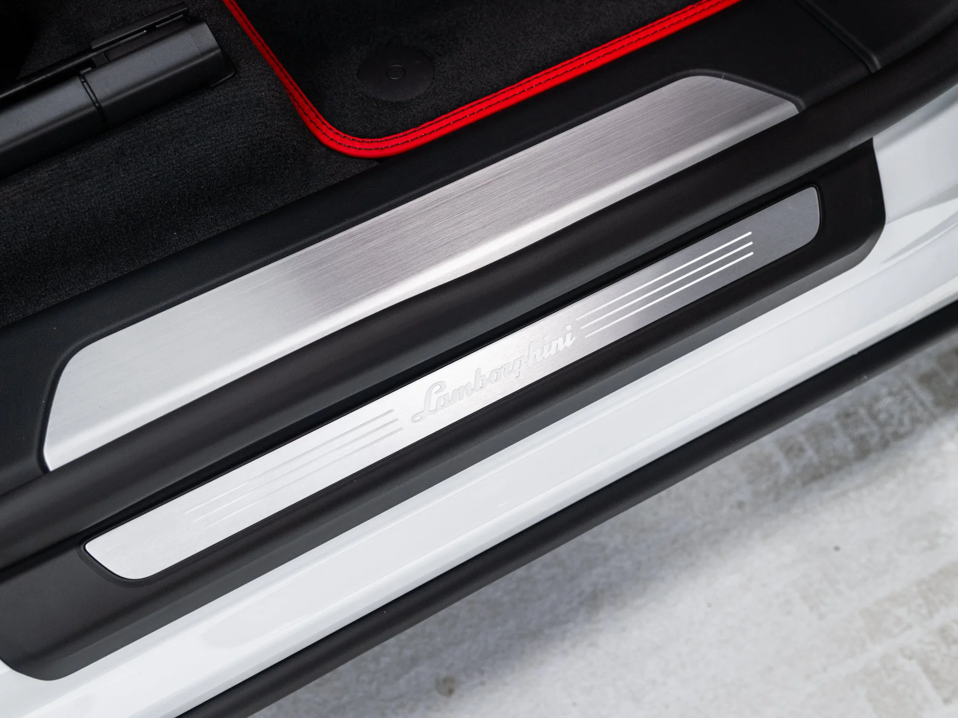 Used 2025  Lamborghini SE image 62