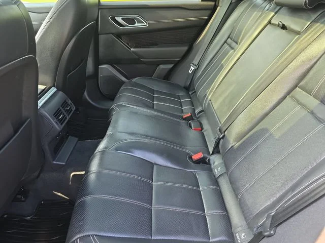 Used 2023 Black Land Rover R-Dynamic S image 15