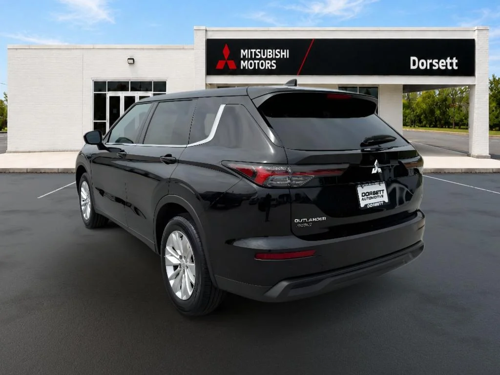 New 2026 Labrador Black Pearl Mitsubishi ES image 8