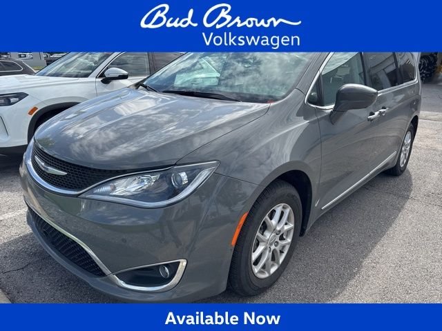 2020 Chrysler Pacifica Touring L's photo