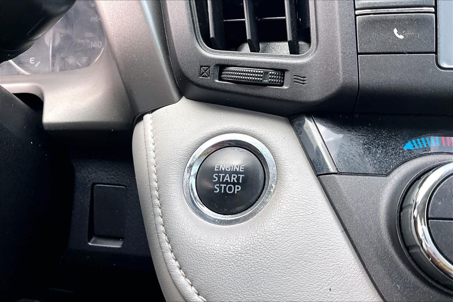 Used 2018 Black Toyota XLE image 33