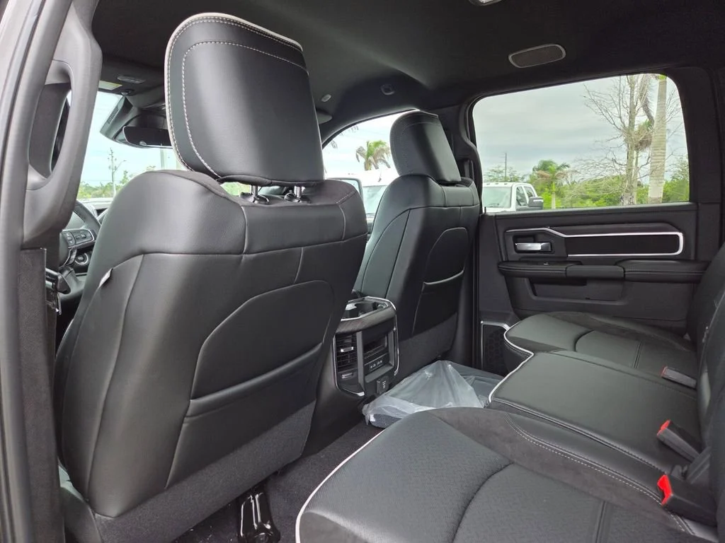 New 2026 Granite Crystal Metallic Clear-Coat Exterior Paint RAM Laramie image 22