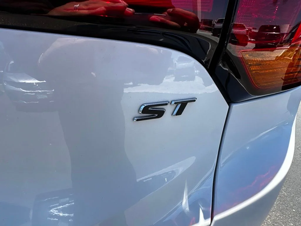 Used 2020 White Buick Essence image 10