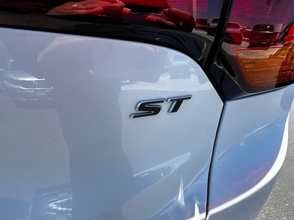 Used 2020 White Frost Buick Essence image 10