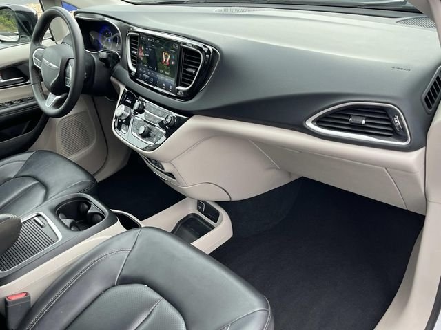 Used 2024 White Chrysler Touring L image 23