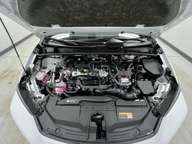New 2026 Wind Chill Pearl <sup>1</sup> Toyota  XLE AWD image 28