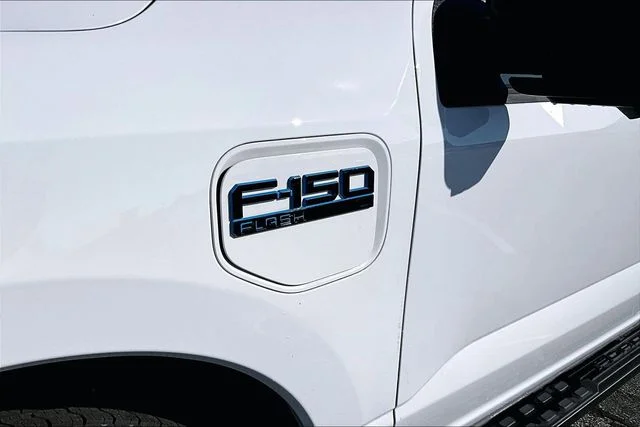 2025 Ford F-150 Lightning Flash - Photo 9