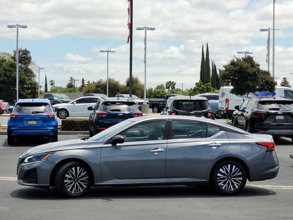Used 2024 Gray Nissan 2.5 SV image 7