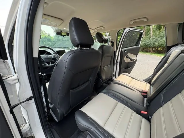 Used 2019 White Platinum Clearcoat Metallic Ford SEL image 15