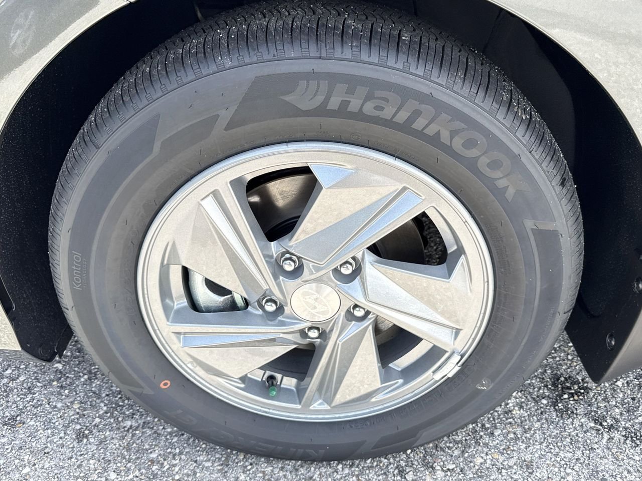 New 2026 Amazon Gray Hyundai SE image 10