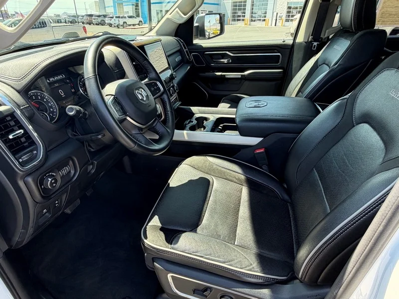 Used 2022 Bright White Clea Ram Laramie image 15