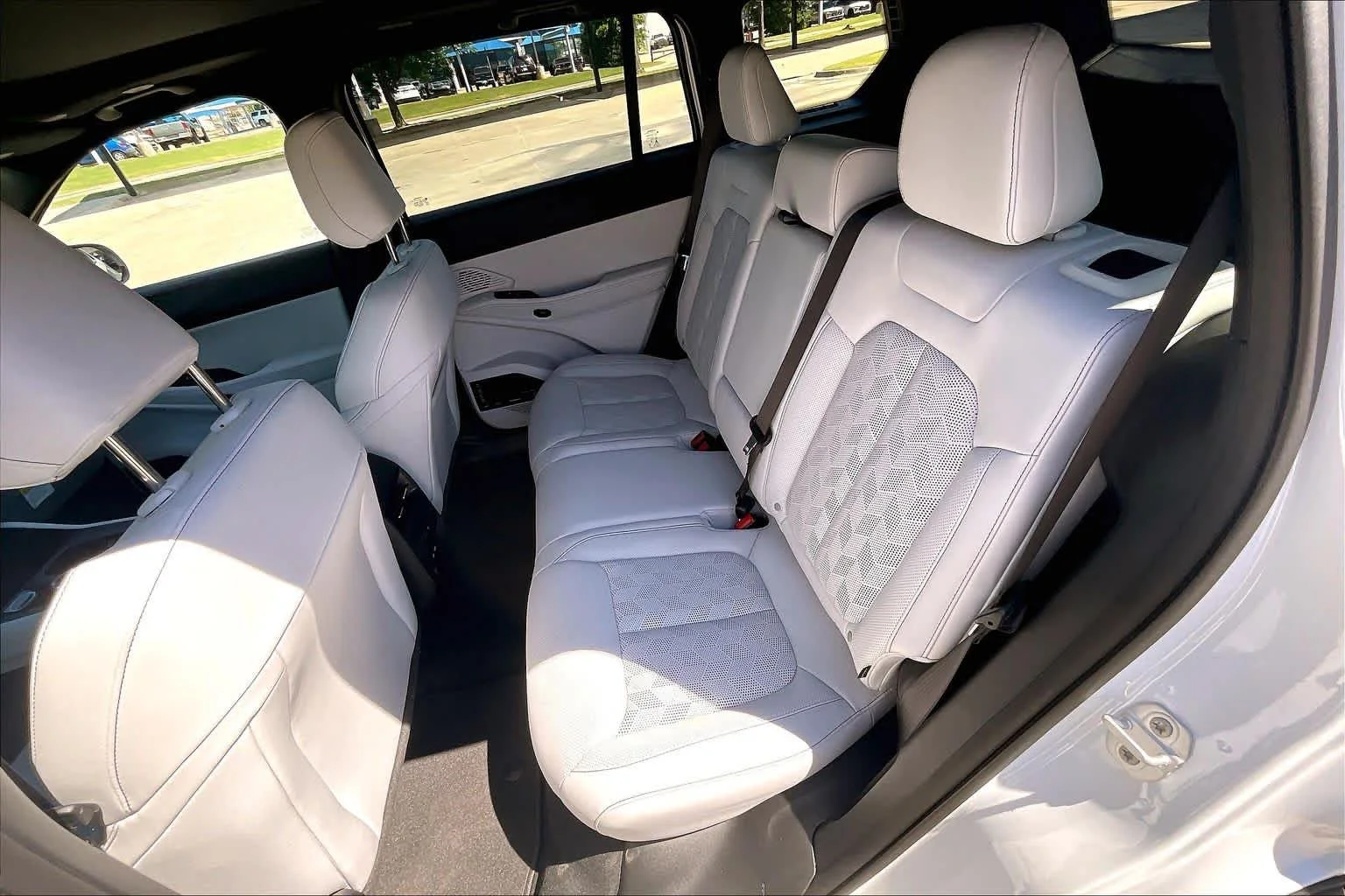 New 2026 Bright White Clear-Coat Exterior Paint Jeep Overland image 21