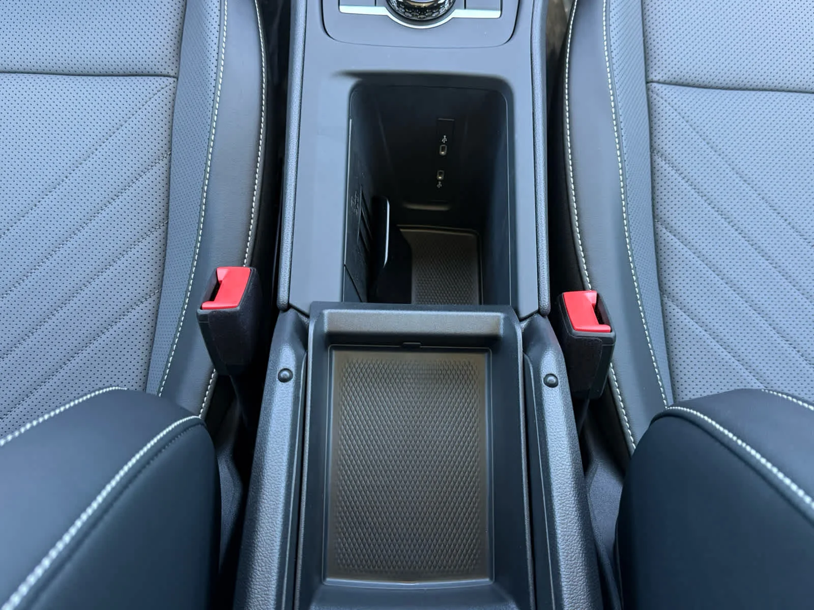 New 2026 Deep Black Pearl Volkswagen SE image 24