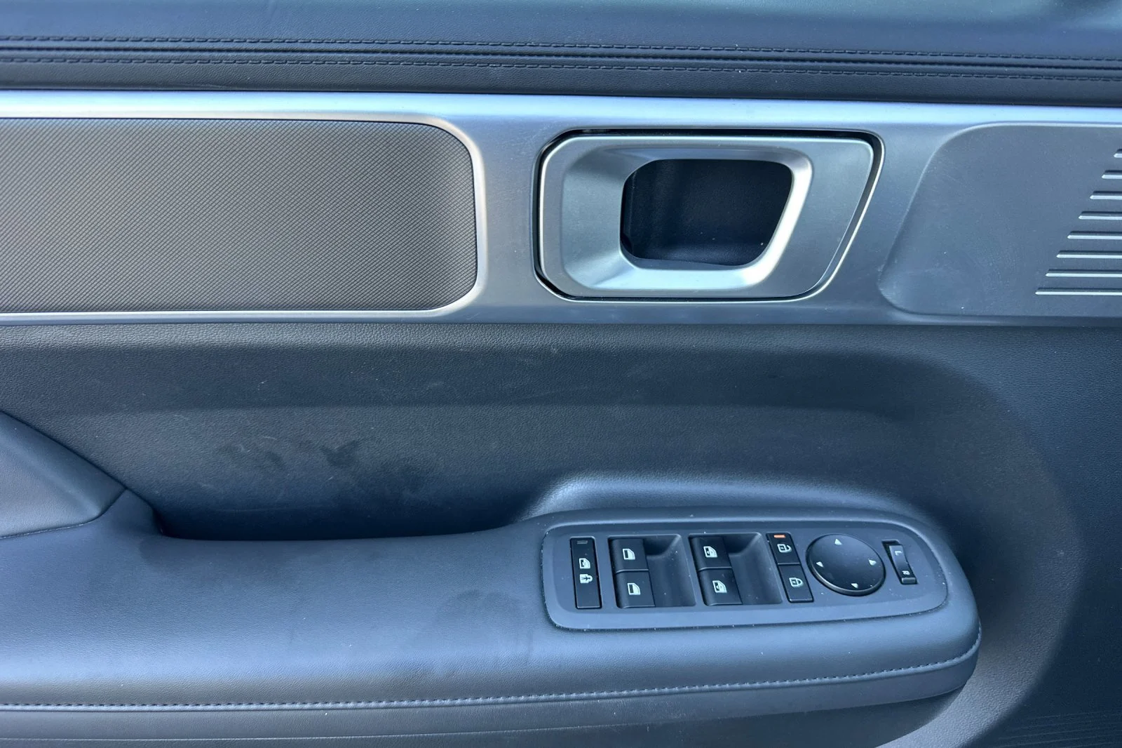 Used 2025 Serenity White Hyundai SEL image 11