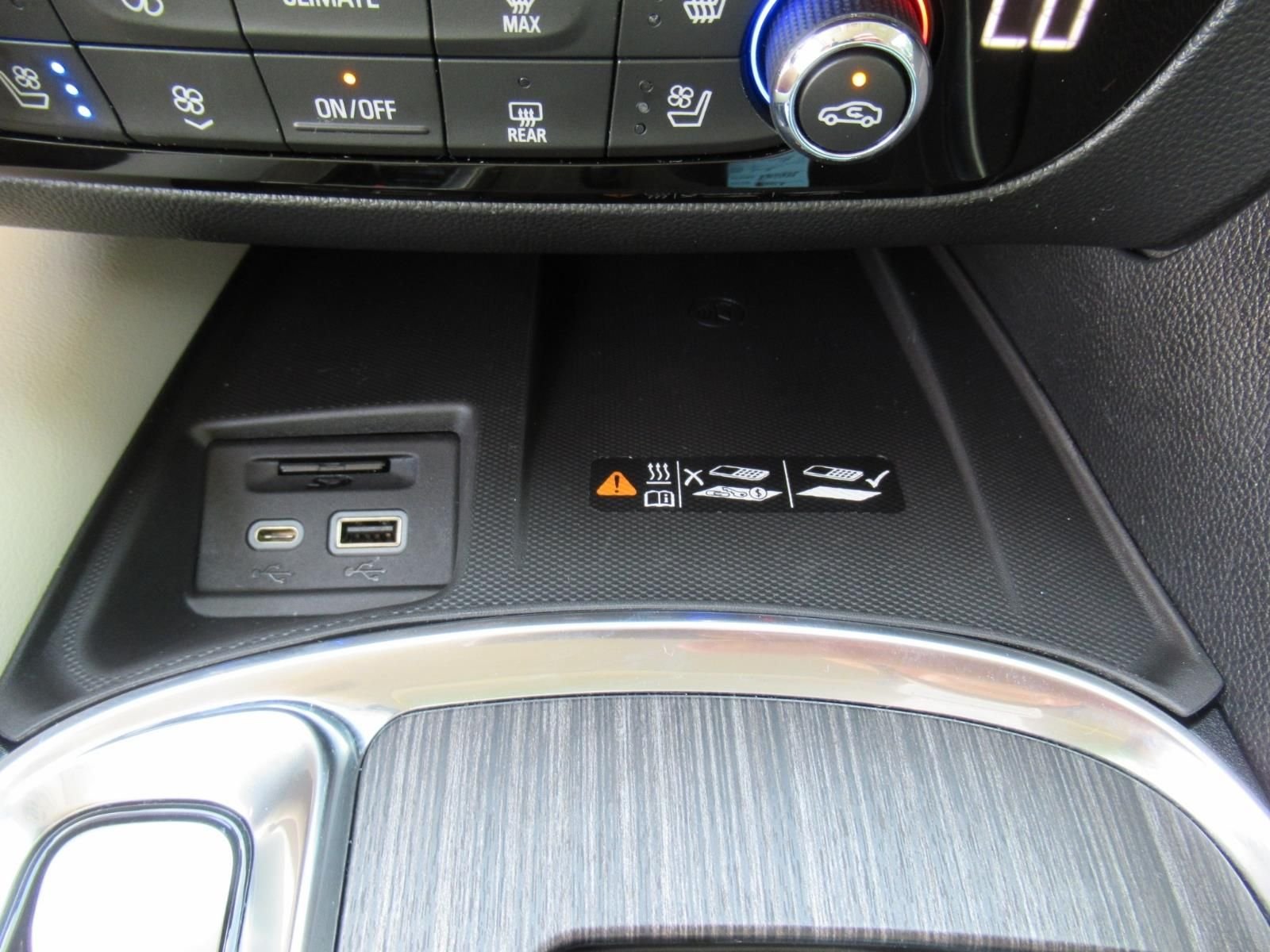 Used 2024 White Buick Avenir image 29