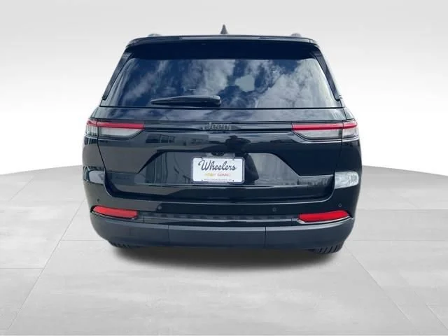 Used 2025 Black Jeep Altitude image 7