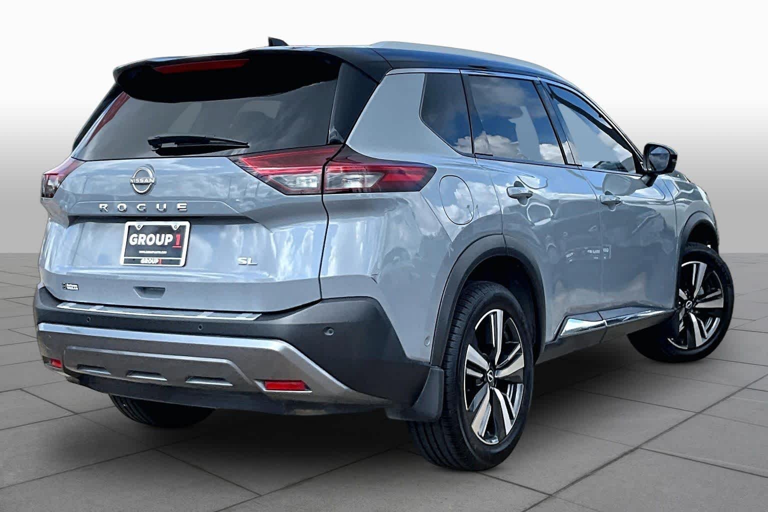 Used 2023 Boulder Gray Pearl/Super Black Nissan SL image 13