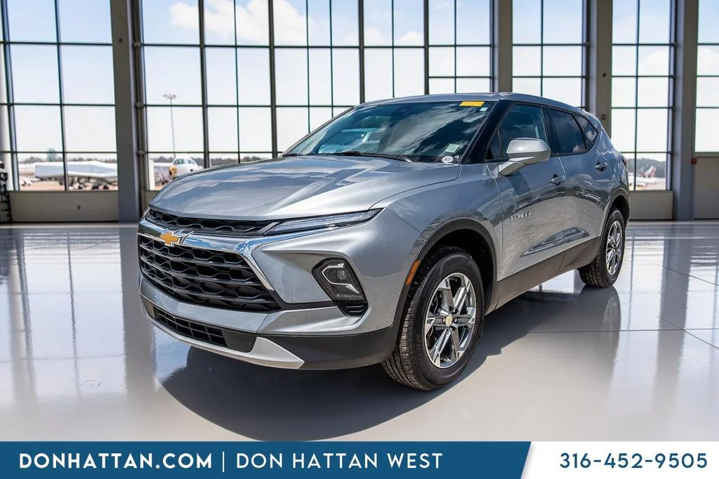 Used 2025 Gray Chevrolet LT image 32