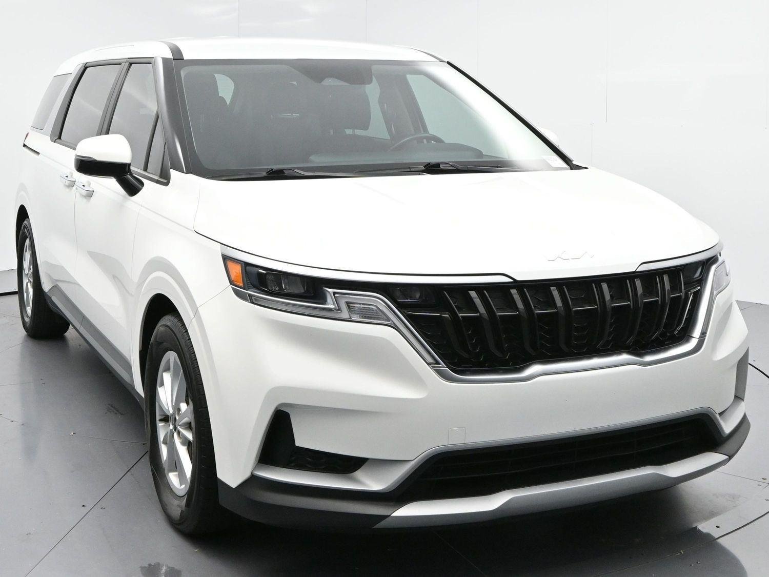 Used 2022 Snow White Pearl Kia LXS image 2