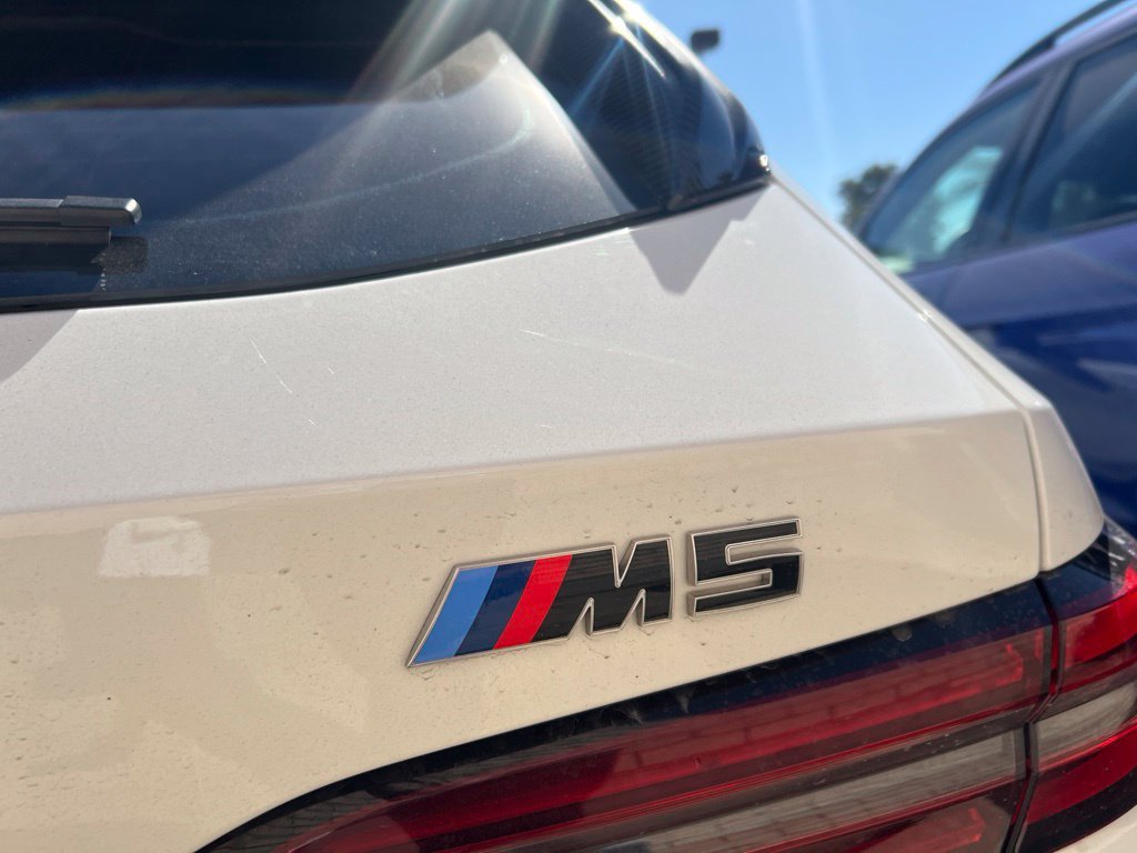 Used 2025 Alpine White BMW Base image 6
