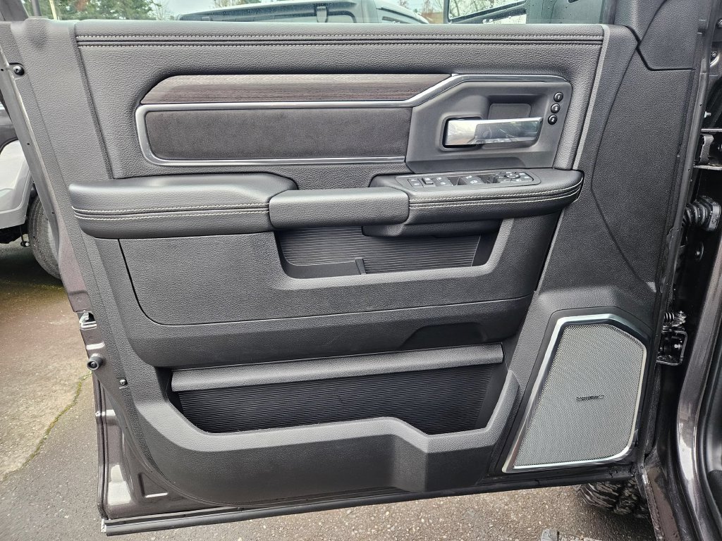 New 2026 Granite Crystal Metallic Clear-Coat Exterior Paint RAM Laramie image 11