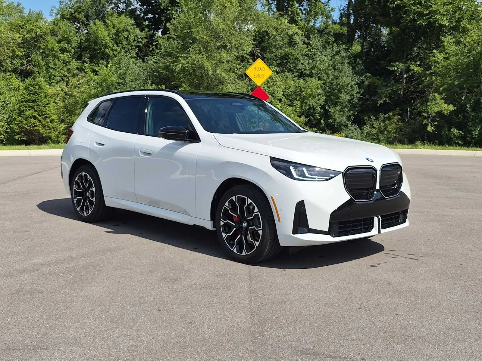 New 2026 Alpine White BMW M50 xDrive image 2