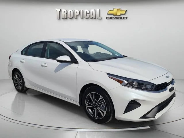 Used 2023 Whiye Kia LXS image 7